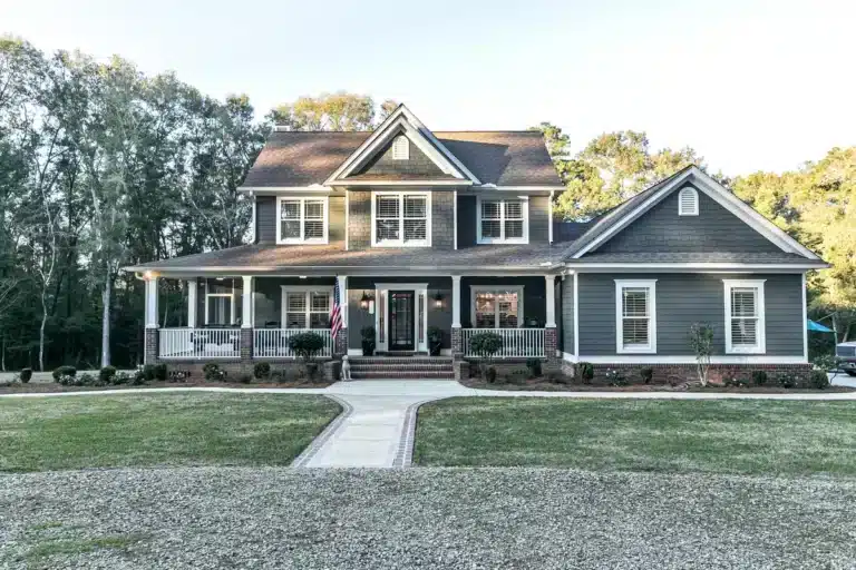 Beautiful house with a replaced roof and front yard