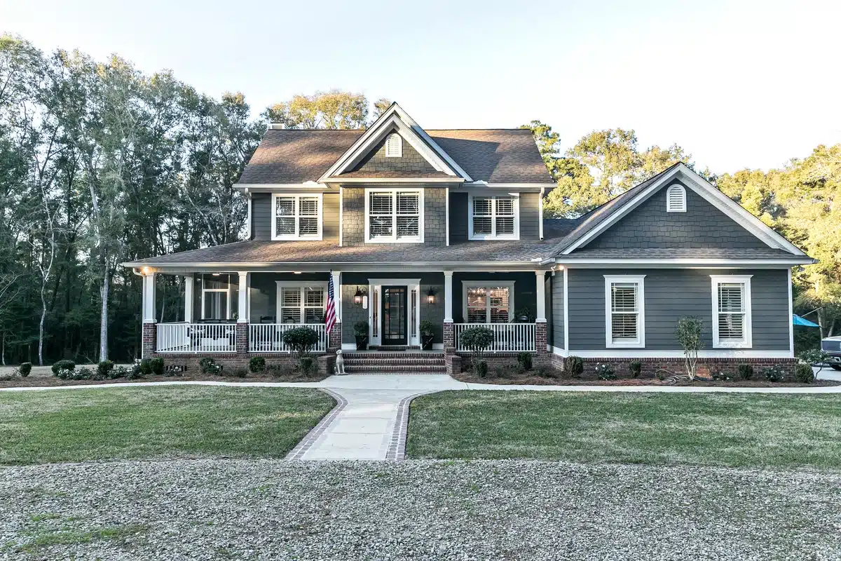 Beautiful house with a replaced roof and front yard