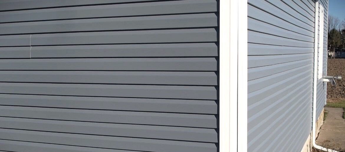 Polaris vinyl siding with expertly installed white outside corners.