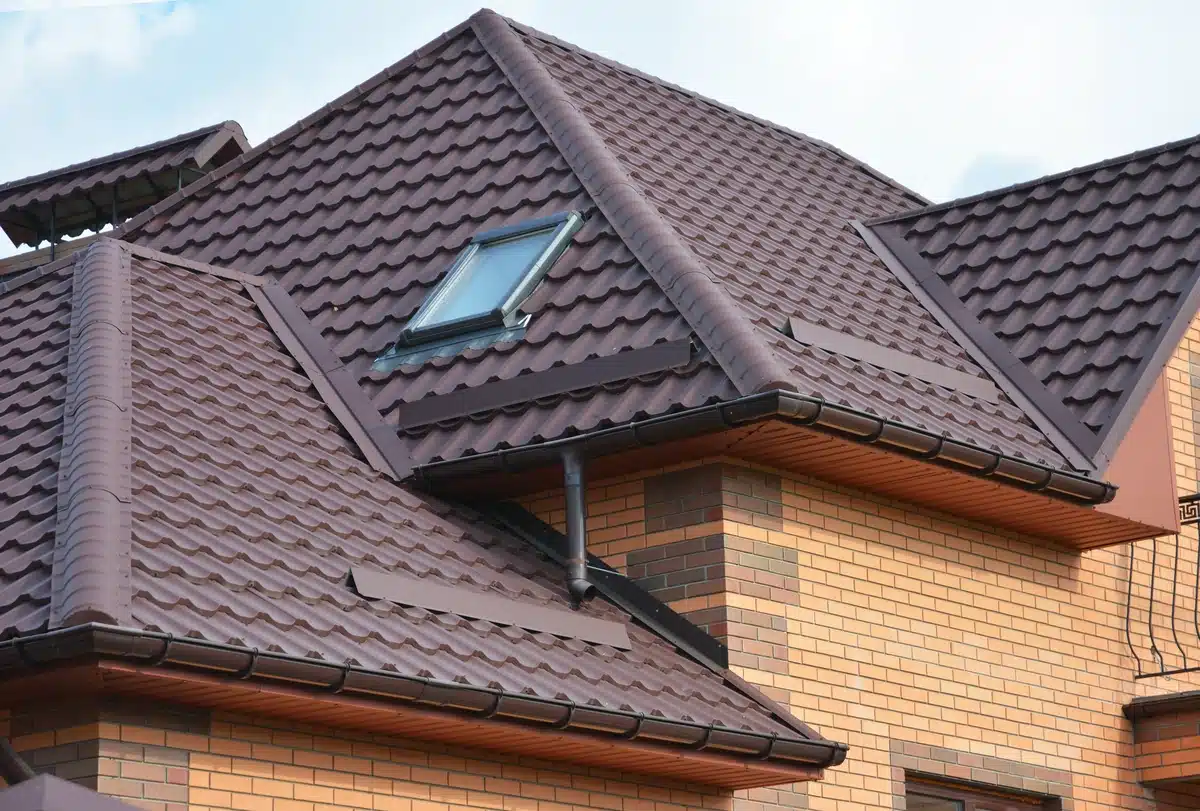 how-to-clean-metal-roof
