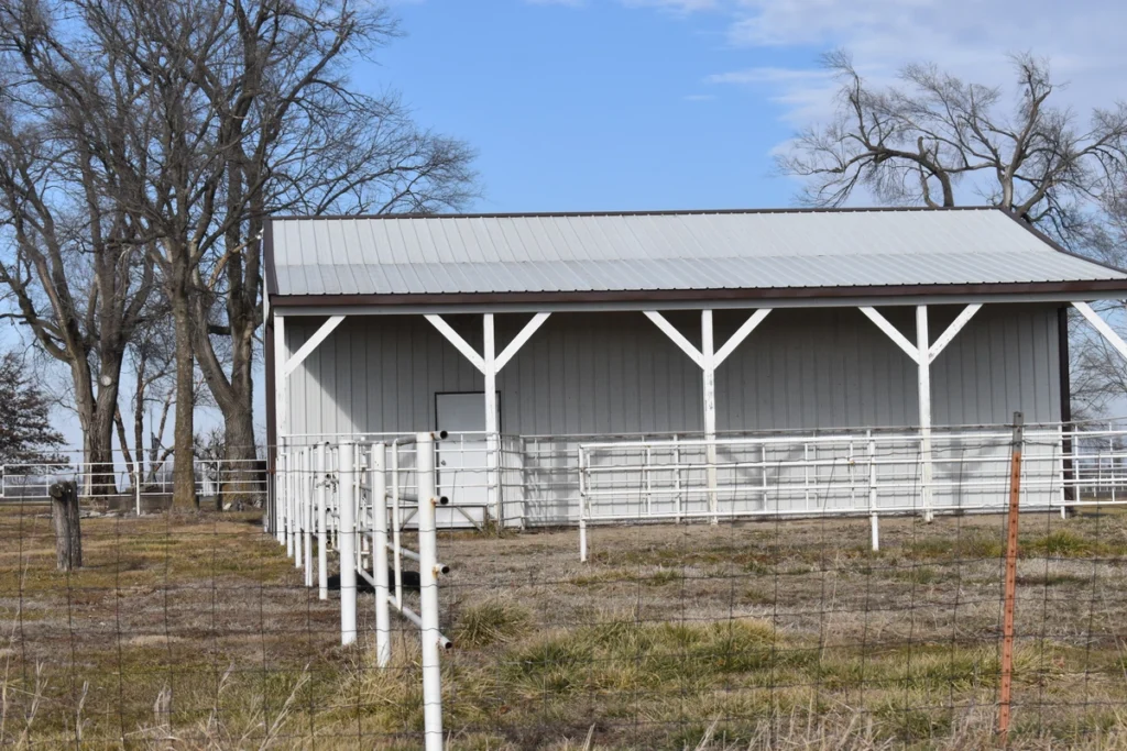 pole barn-white post frame building