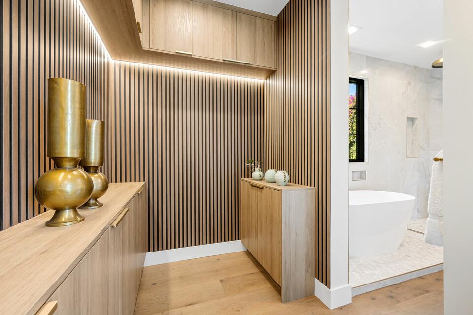 bathroom flooring options-wood flooring in a modern bathroom