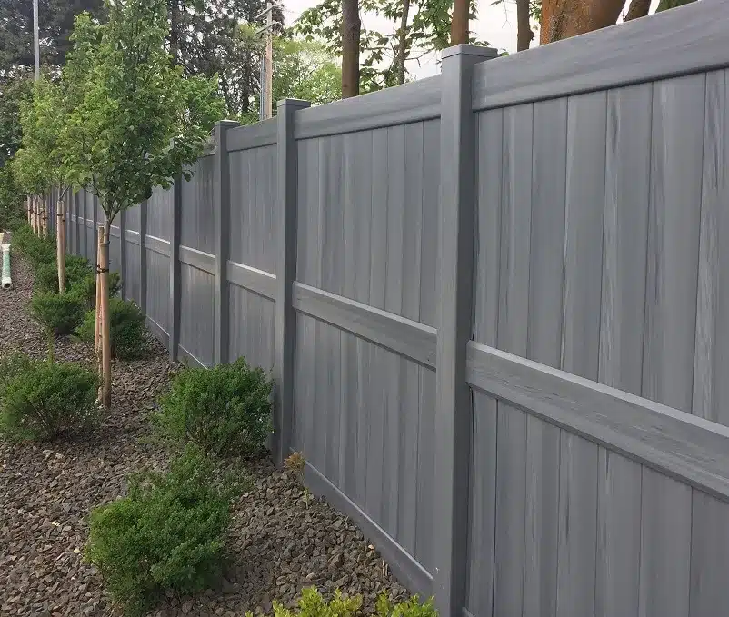 Midrail vinyl fencing