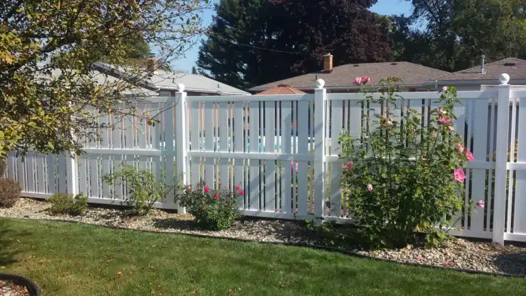 semi private vinyl fencing