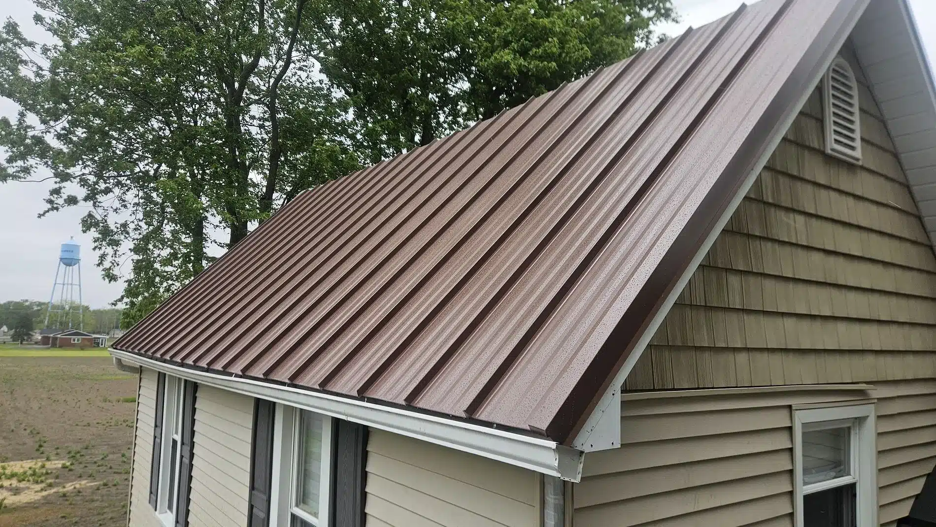 standing seam metal roofs in Deshler